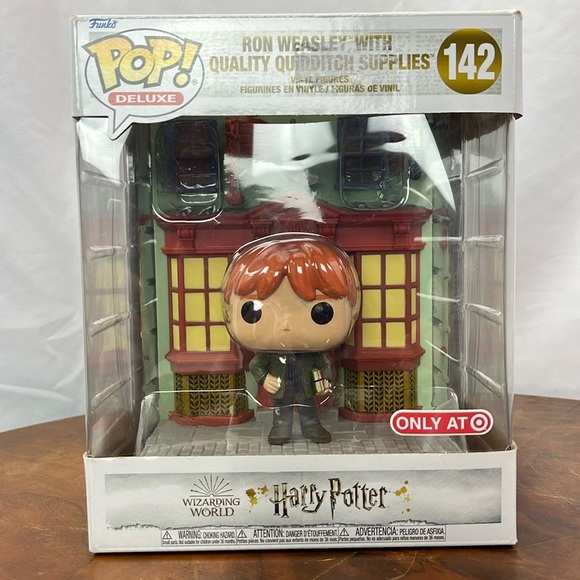 Ron Weasley with quality Quidditch supplies pop deluxe figure with scene 142 - Picture 1 of 3